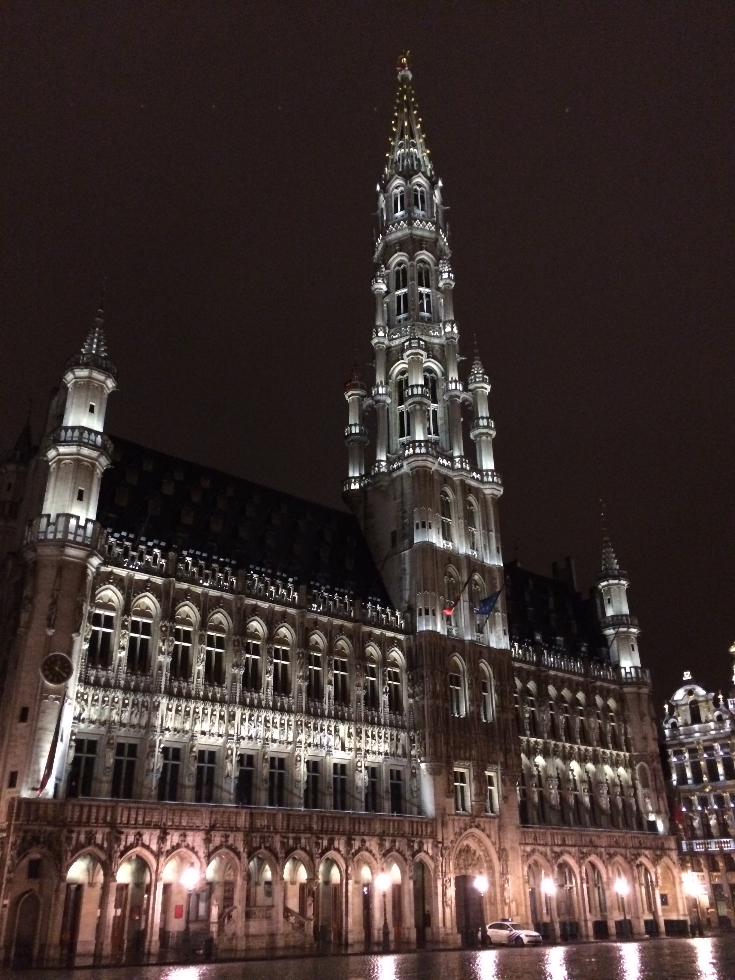 El ayuntamiento de Bruselas de noche. Foto propia (2017).